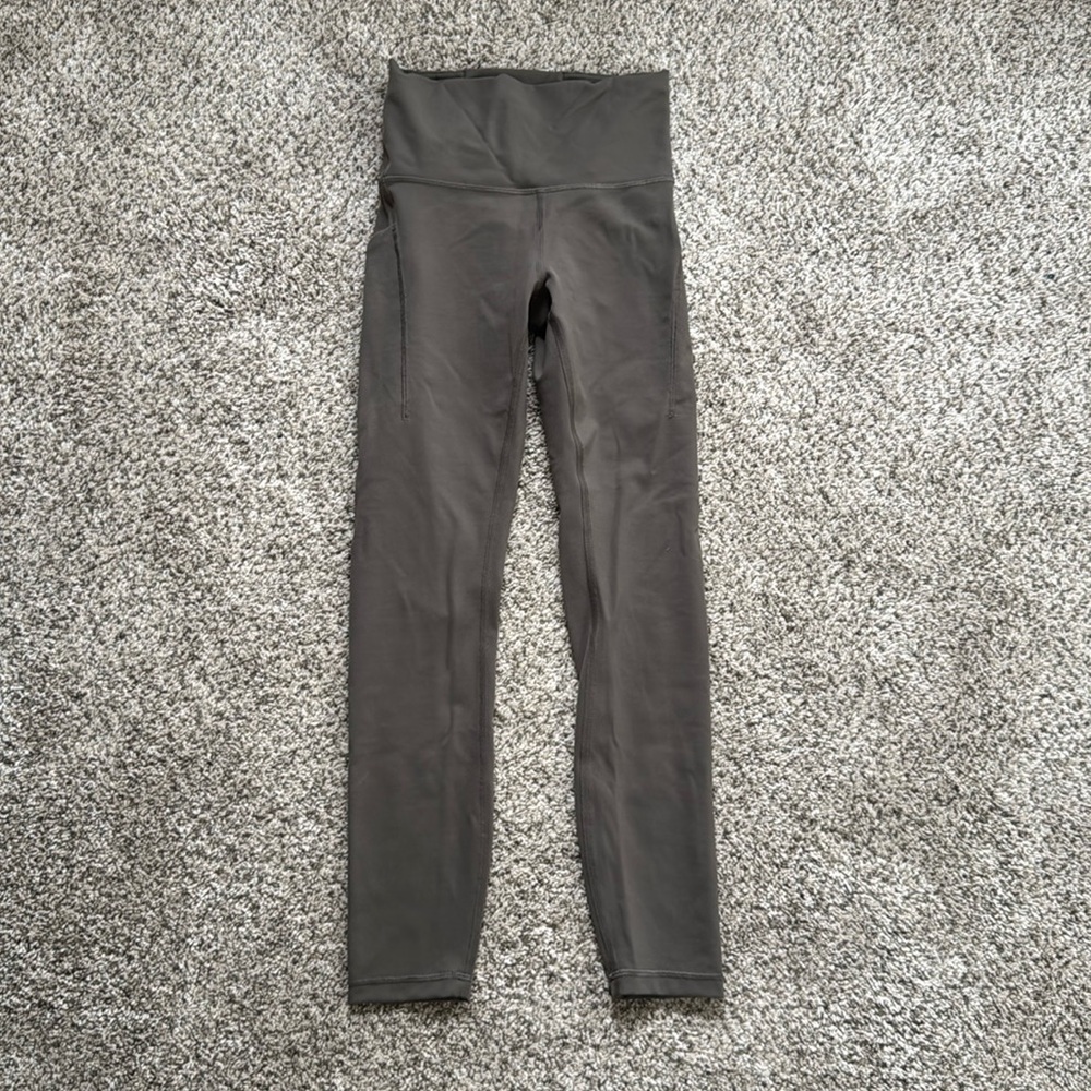 Lululemon Green Leggings with pockets - size 4